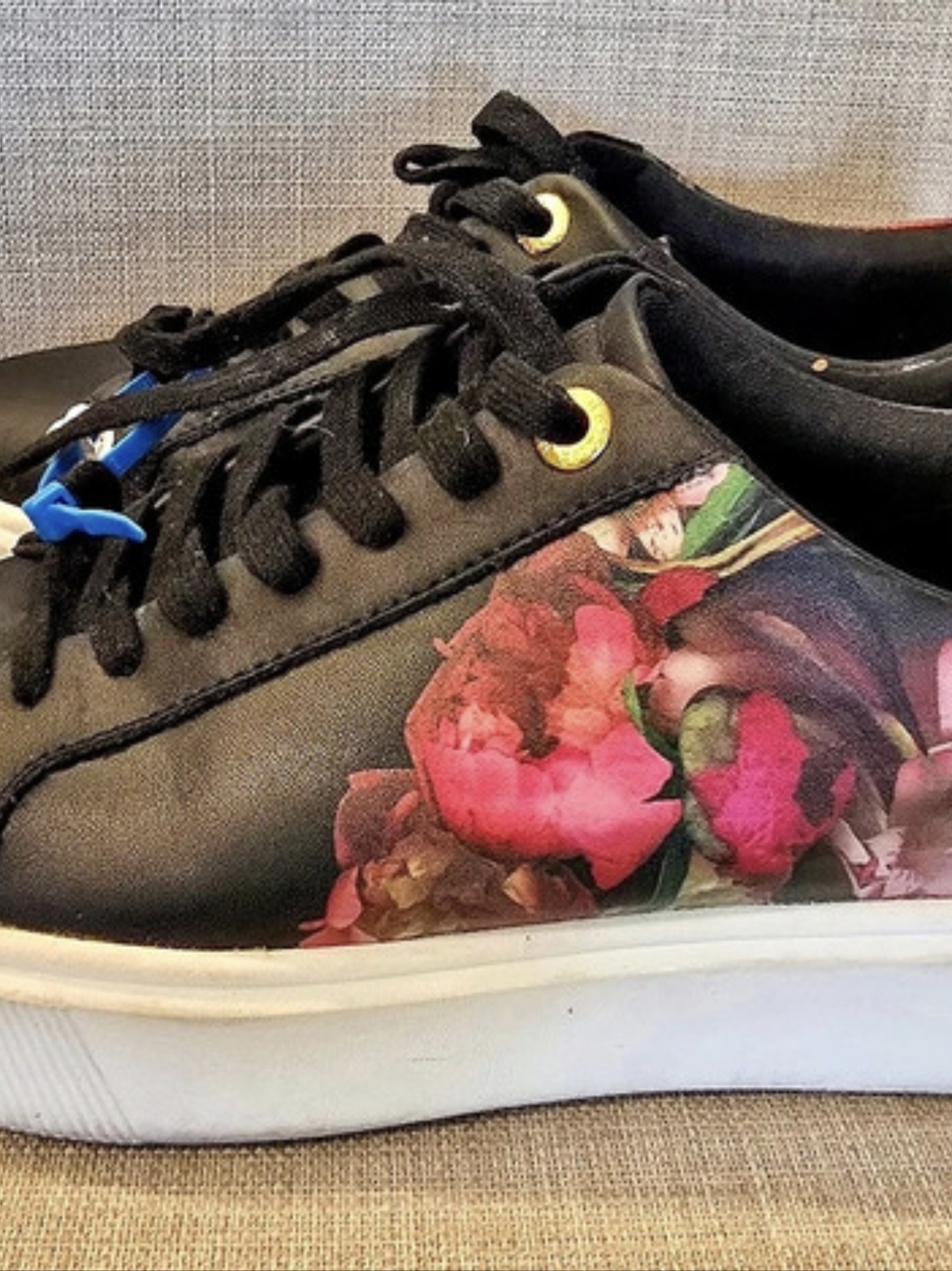 Ted Baker London Women’s Size 9 Black Leather Floral Sneakers Gold Detail